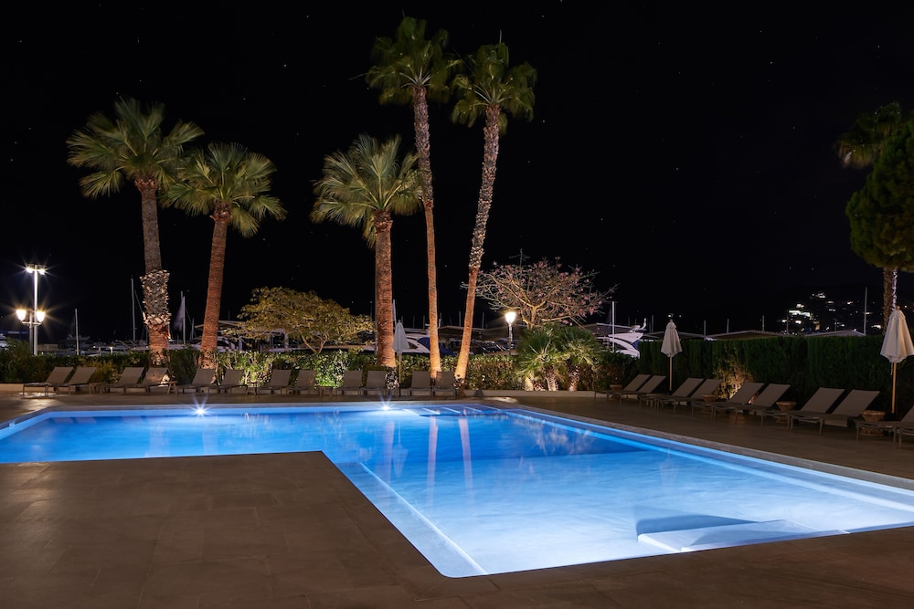 Hotel Tres Torres — Swimming pool in Santa Eulalia, Balearic Islands