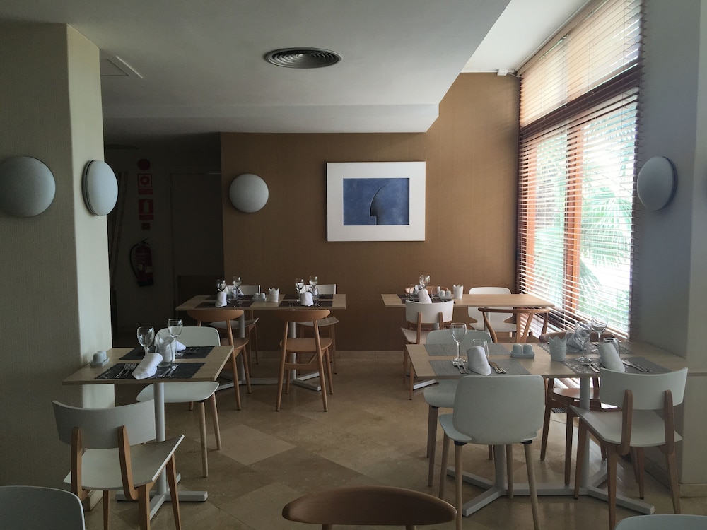 Hotel Tres Torres — Restaurant & bars in Santa Eulalia, Balearic Islands