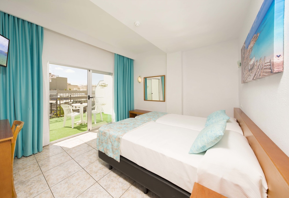 Hotel Tropical — Hotel rooms in San Antonio, Balearic Islands