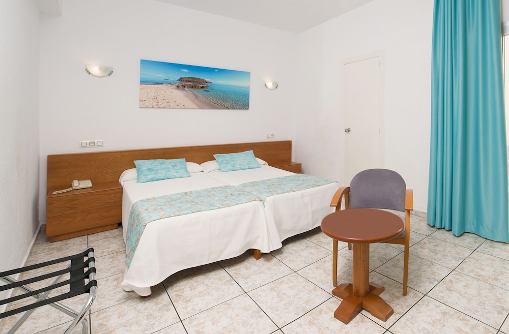 Hotel Tropical — Hotel rooms in San Antonio, Balearic Islands