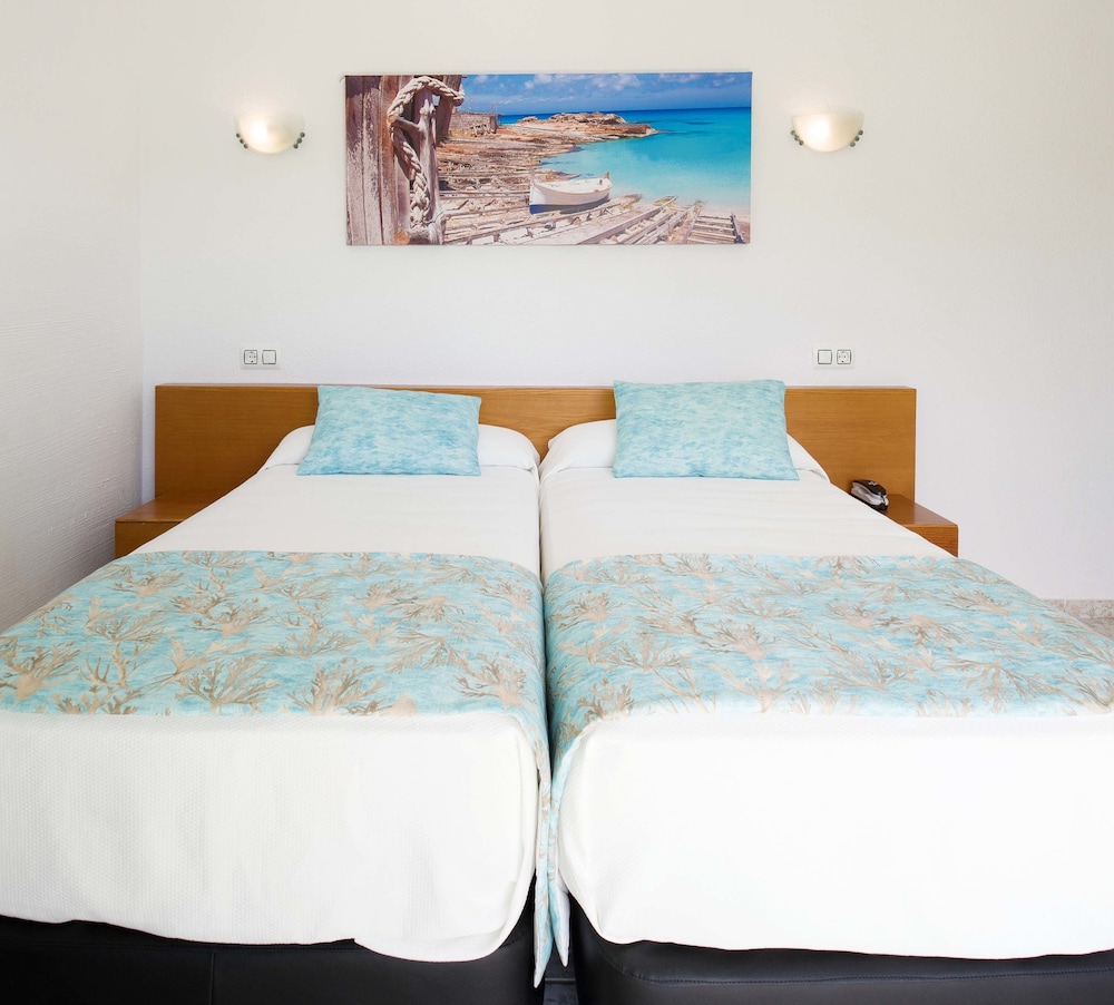 Hotel Tropical — Hotel rooms in San Antonio, Balearic Islands
