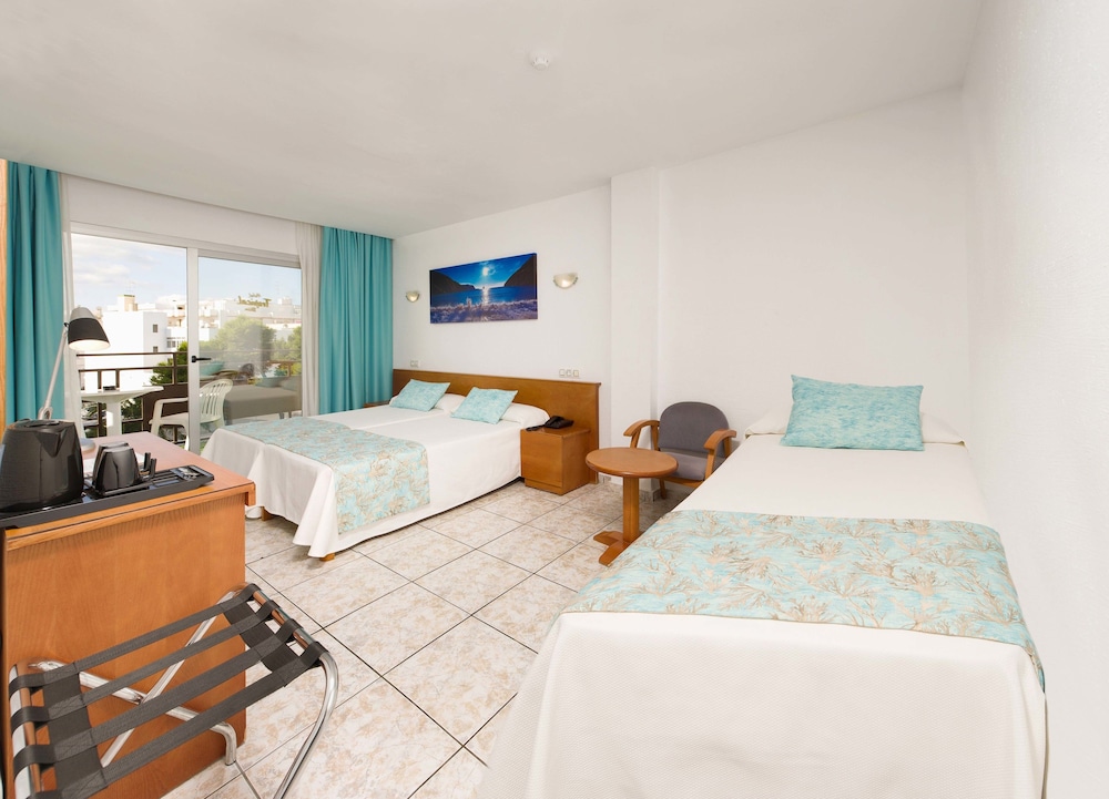 Hotel Tropical — Hotel rooms in San Antonio, Balearic Islands