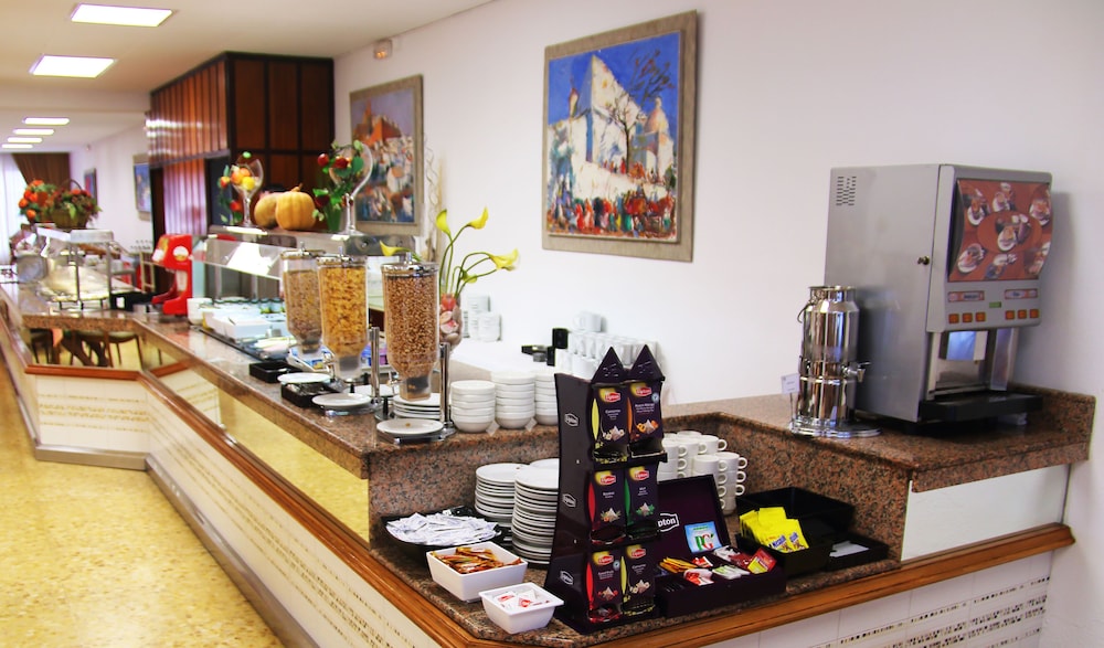Hotel Tropical — Restaurant & bars in San Antonio, Balearic Islands