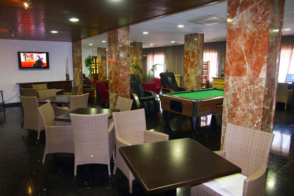 Hotel Tropical — Restaurant & bars in San Antonio, Balearic Islands