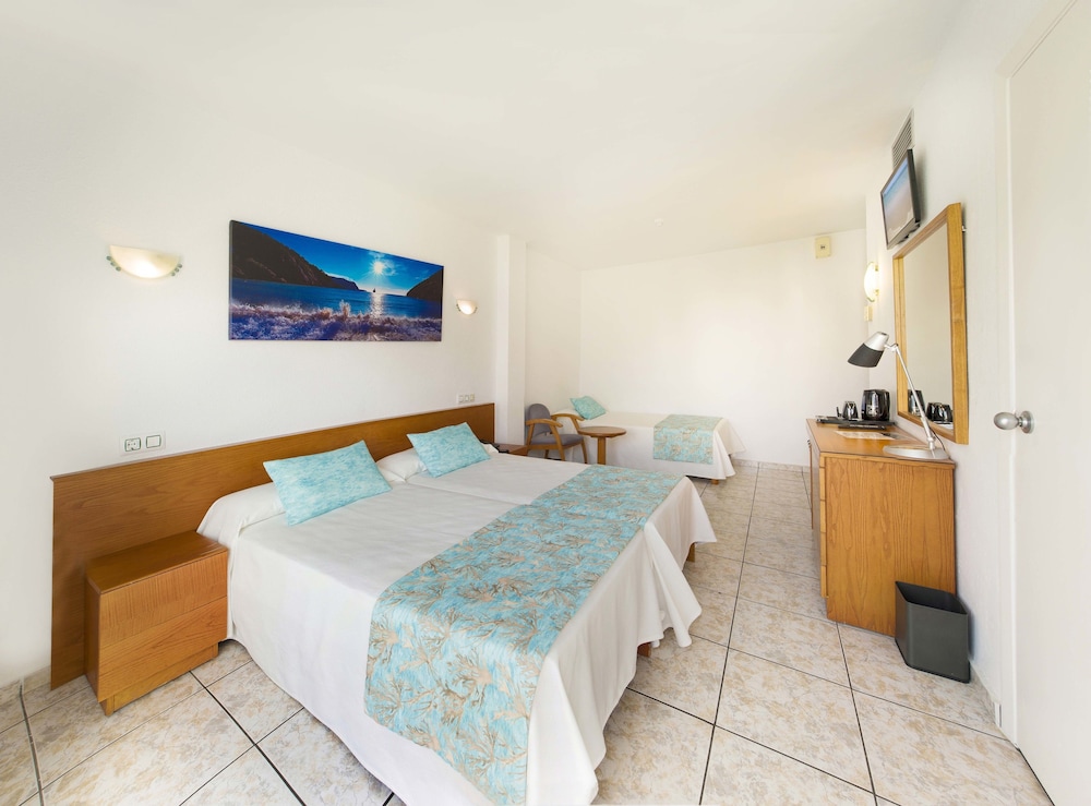 Hotel Tropical — Hotel rooms in San Antonio, Balearic Islands
