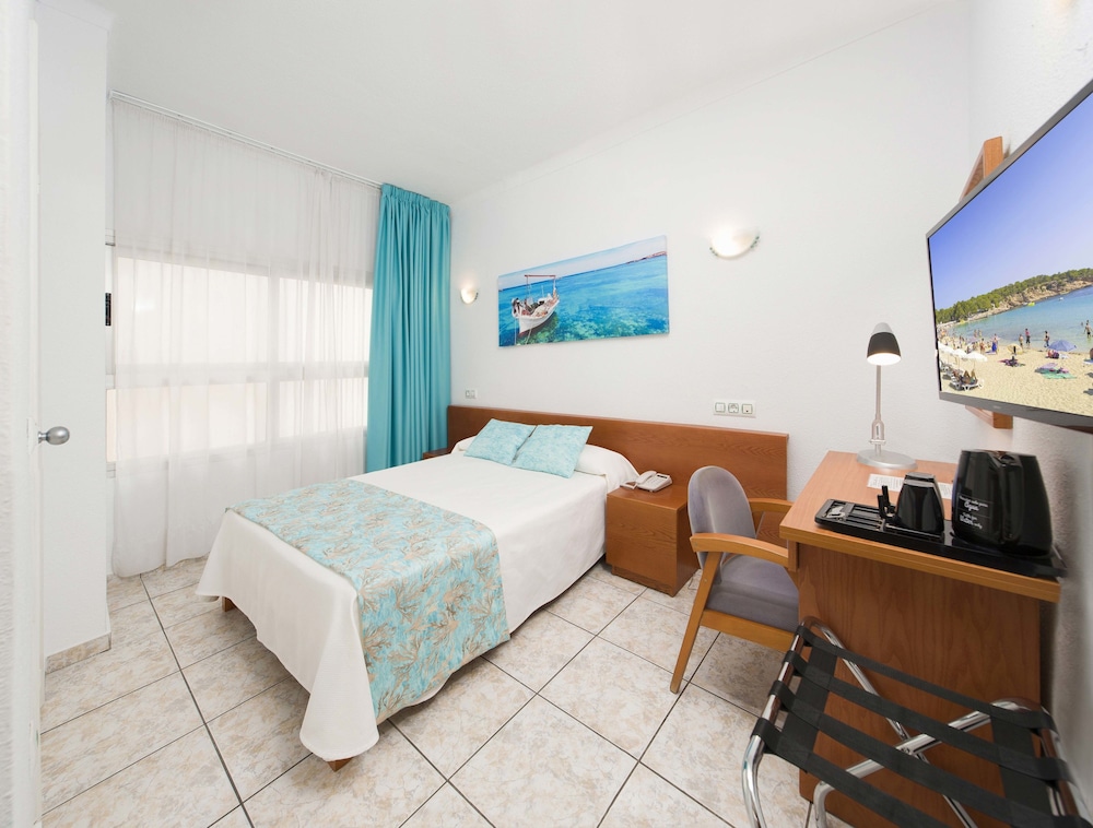 Hotel Tropical — Hotel rooms in San Antonio, Balearic Islands