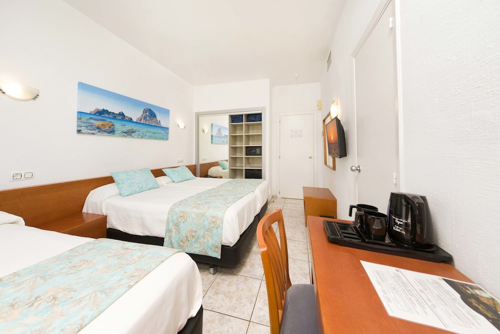 Hotel Tropical — Hotel rooms in San Antonio, Balearic Islands