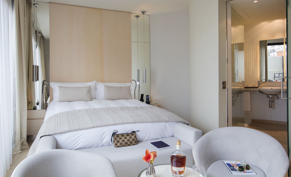 Cram Hotel — Hotel rooms in Barcelona, Catalonia