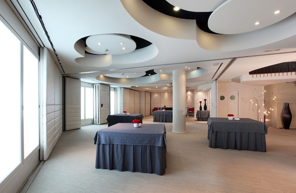 Cram Hotel — Hotel building in Barcelona, Catalonia