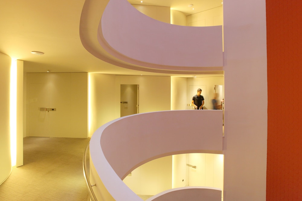 Cram Hotel — Hotel building in Barcelona, Catalonia