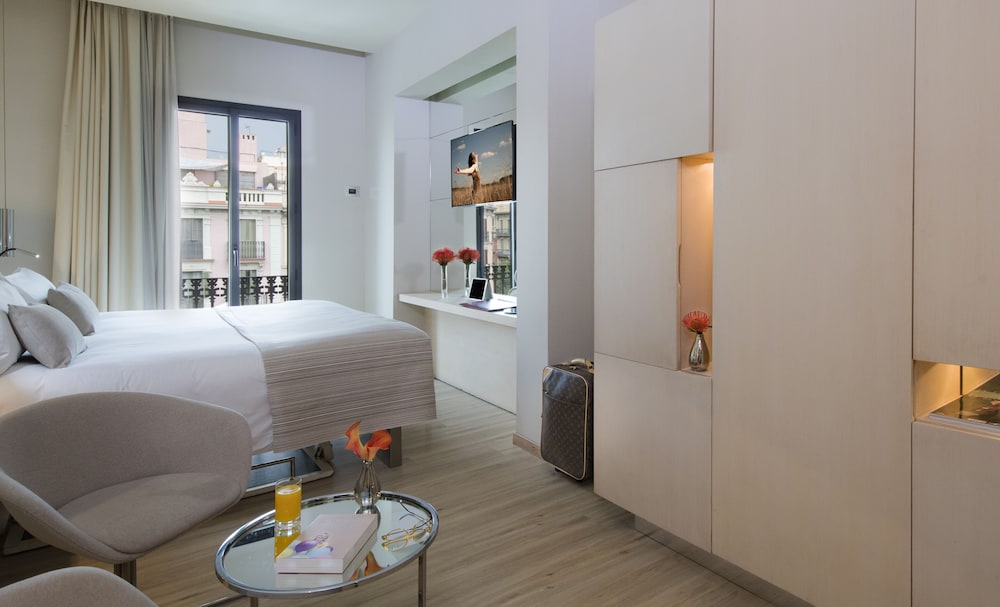 Cram Hotel — Hotel rooms in Barcelona, Catalonia