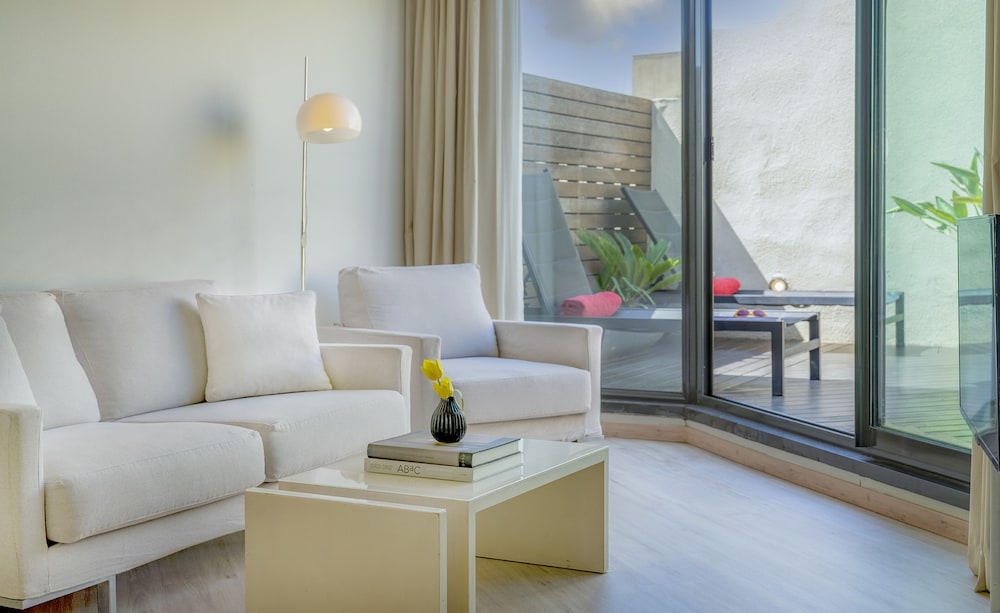 Cram Hotel — Hotel rooms in Barcelona, Catalonia