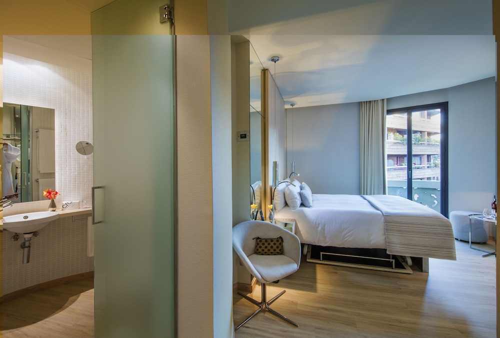 Cram Hotel — Hotel rooms in Barcelona, Catalonia