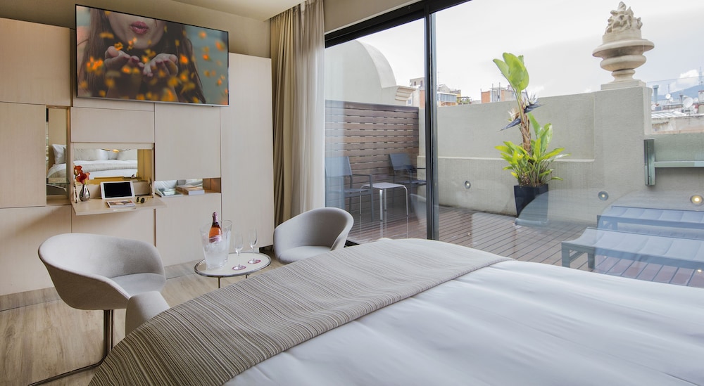 Cram Hotel — Hotel rooms in Barcelona, Catalonia