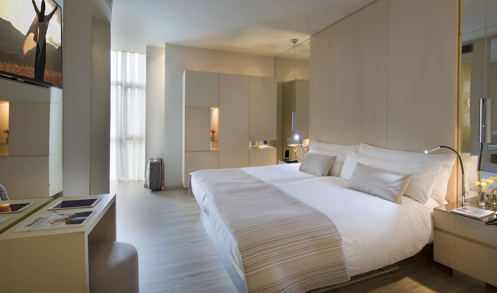 Cram Hotel — Hotel rooms in Barcelona, Catalonia