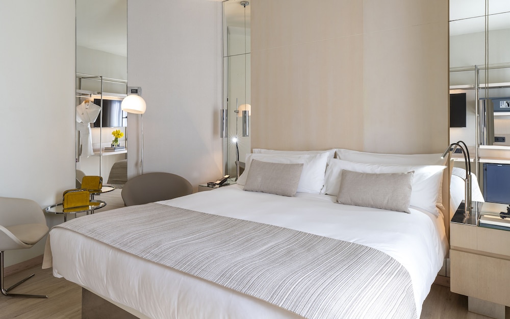 Cram Hotel — Hotel rooms in Barcelona, Catalonia