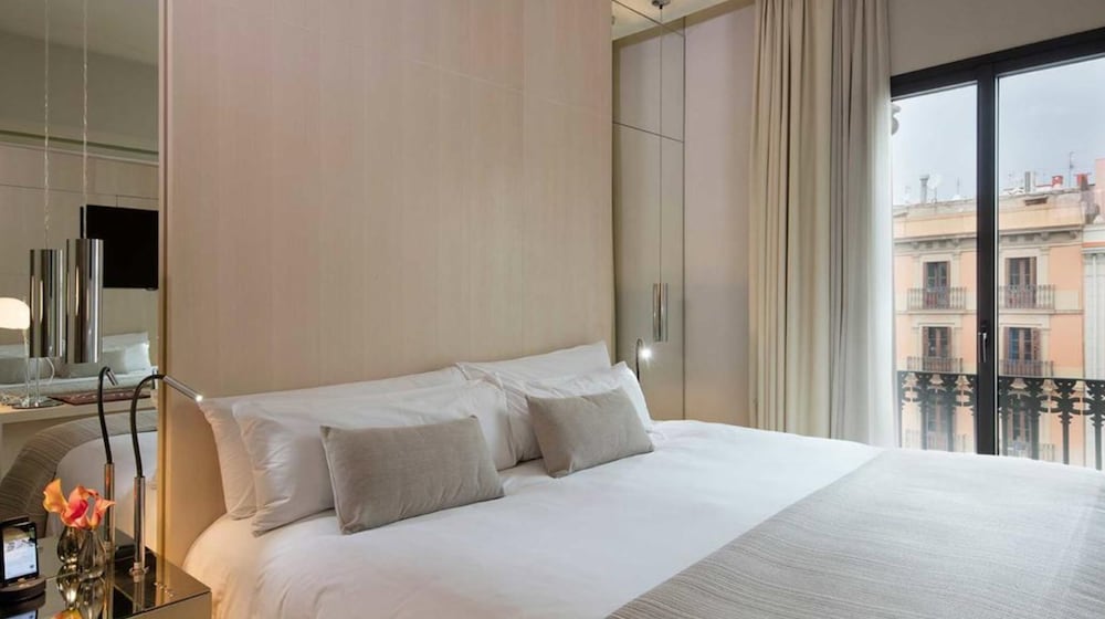Cram Hotel — Hotel rooms in Barcelona, Catalonia
