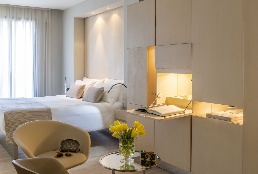 Cram Hotel — Hotel rooms in Barcelona, Catalonia