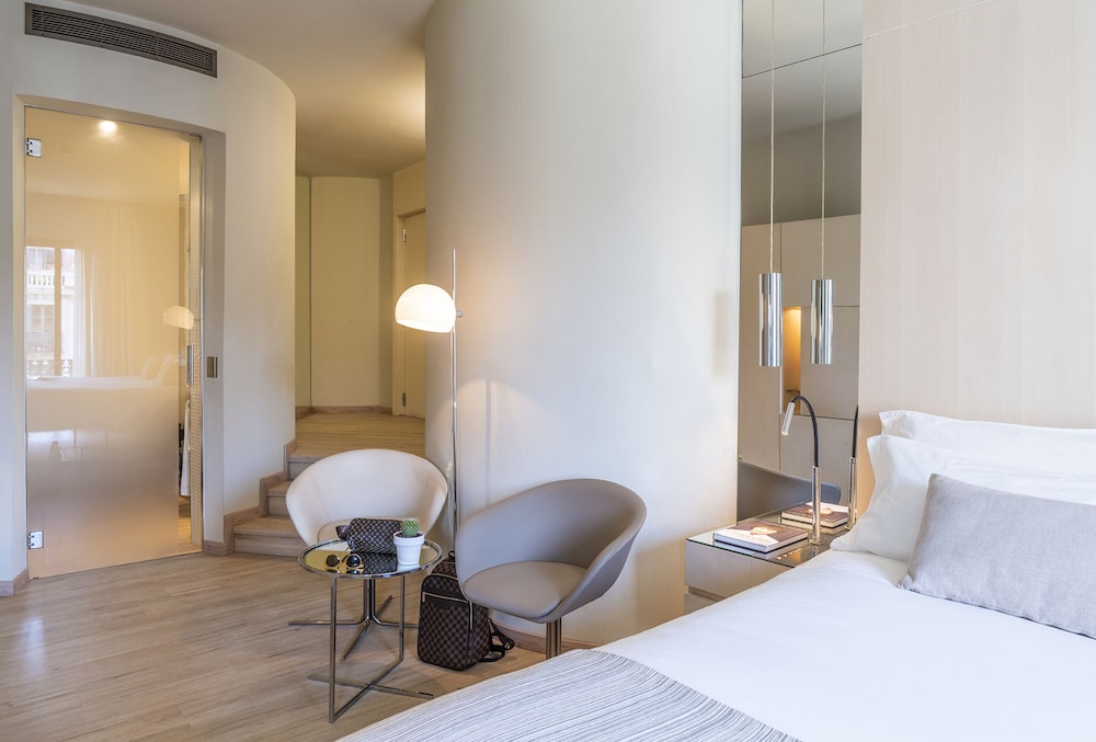 Cram Hotel — Hotel rooms in Barcelona, Catalonia