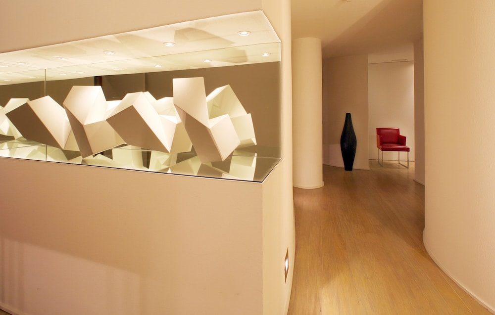 Cram Hotel — Hotel building in Barcelona, Catalonia