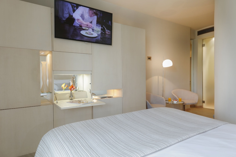 Cram Hotel — Hotel rooms in Barcelona, Catalonia