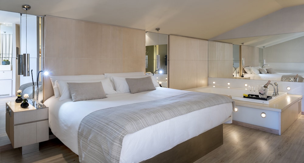 Cram Hotel — Hotel rooms in Barcelona, Catalonia