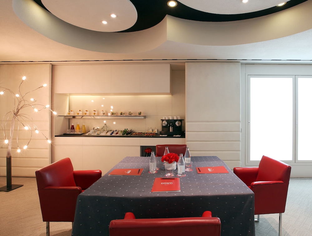 Cram Hotel — Restaurant & bars in Barcelona, Catalonia