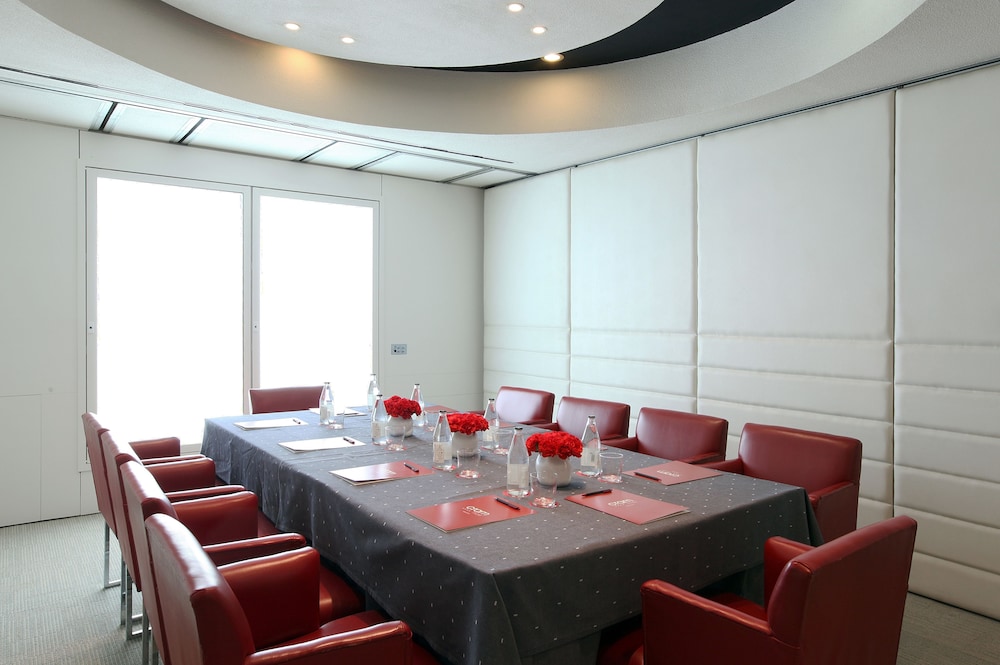 Cram Hotel — Hotel building in Barcelona, Catalonia