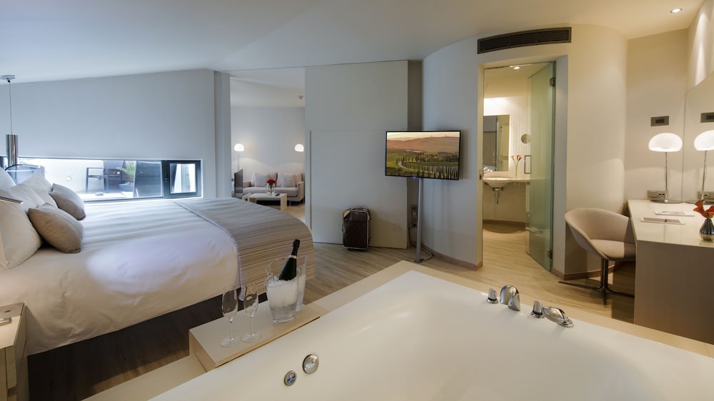 Cram Hotel — Hotel rooms in Barcelona, Catalonia