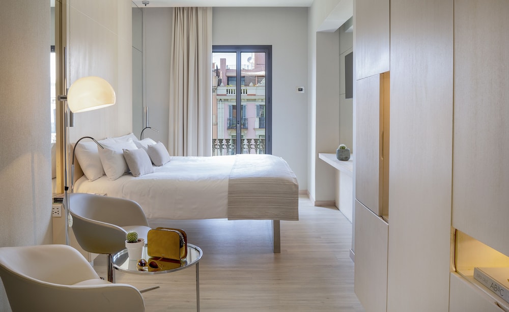 Cram Hotel — Hotel rooms in Barcelona, Catalonia