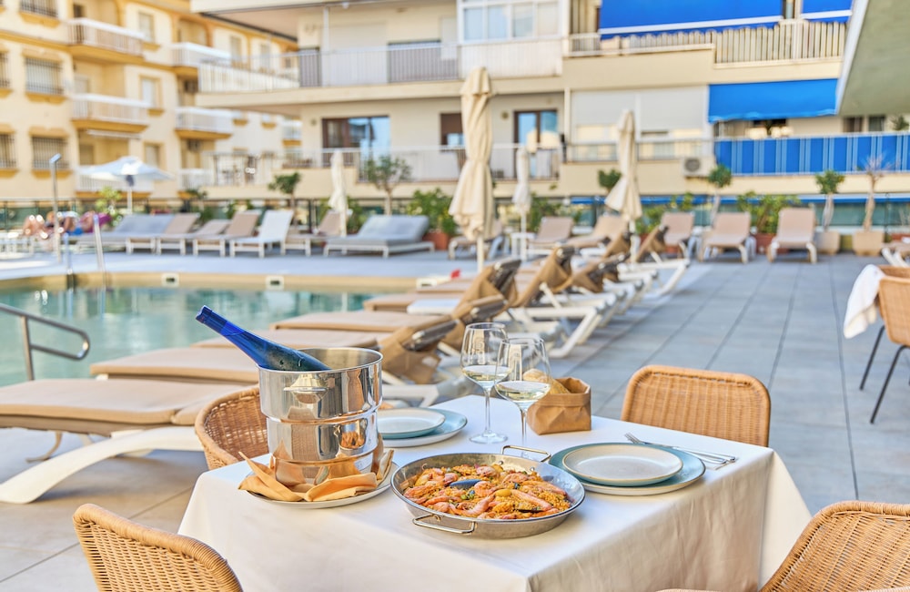 Leonardo Hotel Fuengirola Costa del Sol — Restaurant & bars in Fuengirola, Andalusia
