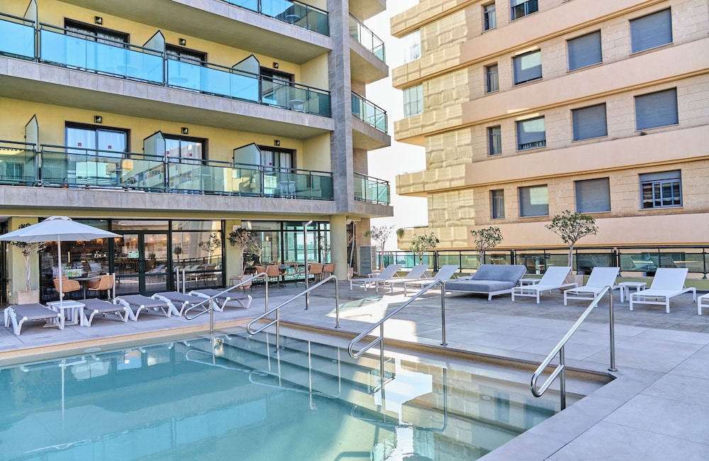 Leonardo Hotel Fuengirola Costa del Sol — Swimming pool in Fuengirola, Andalusia