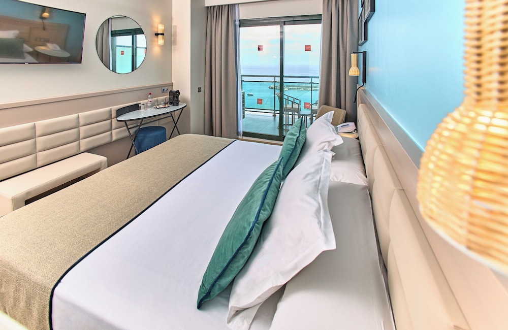 Leonardo Hotel Fuengirola Costa del Sol — Hotel rooms in Fuengirola, Andalusia