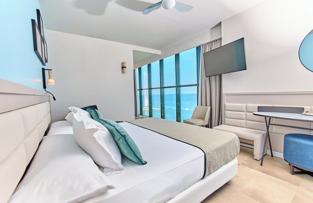 Leonardo Hotel Fuengirola Costa del Sol — Hotel rooms in Fuengirola, Andalusia