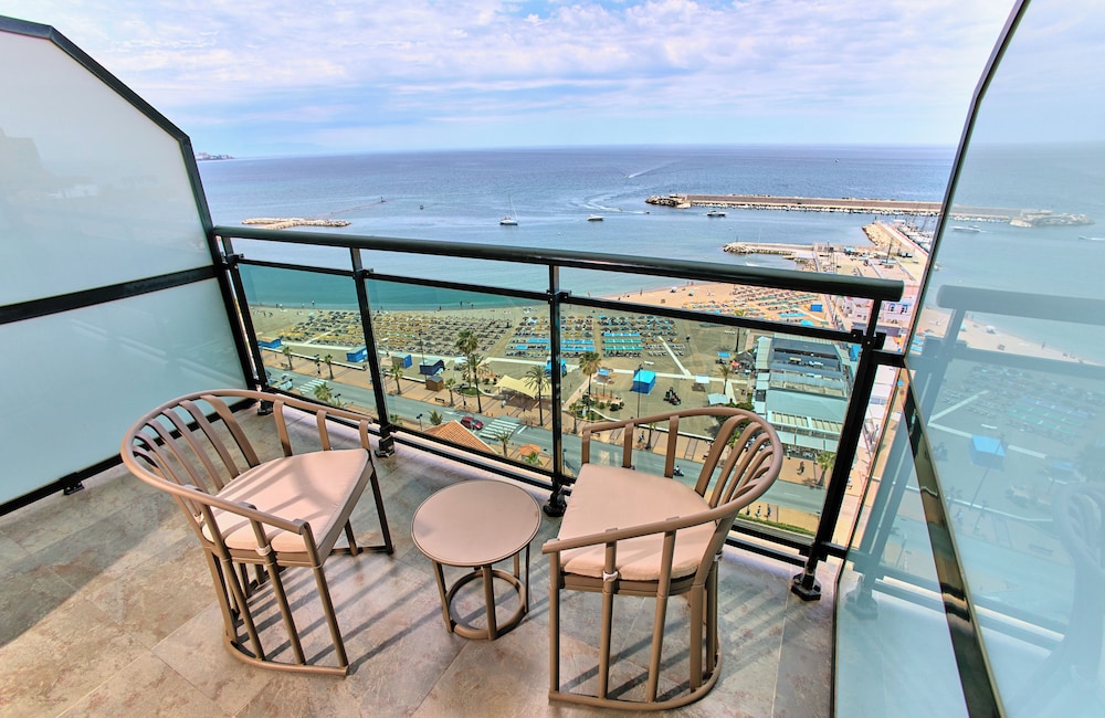 Leonardo Hotel Fuengirola Costa del Sol — Hotel rooms in Fuengirola, Andalusia