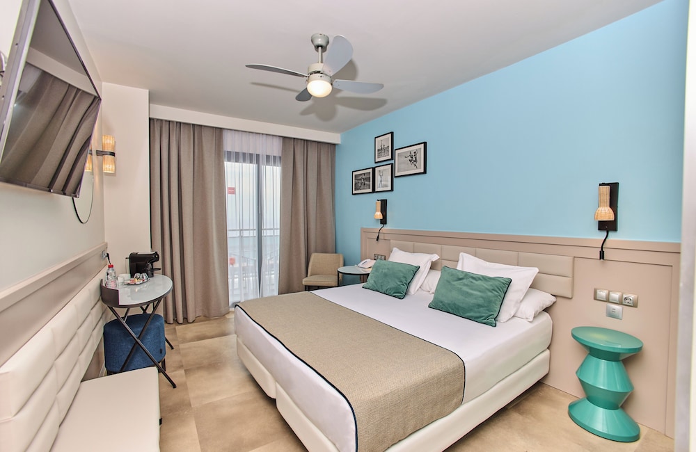 Leonardo Hotel Fuengirola Costa del Sol — Hotel rooms in Fuengirola, Andalusia
