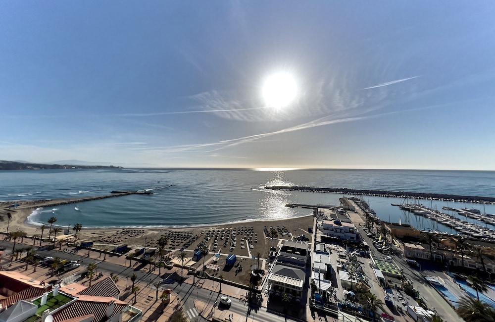 Leonardo Hotel Fuengirola Costa del Sol — Beach in Fuengirola, Andalusia