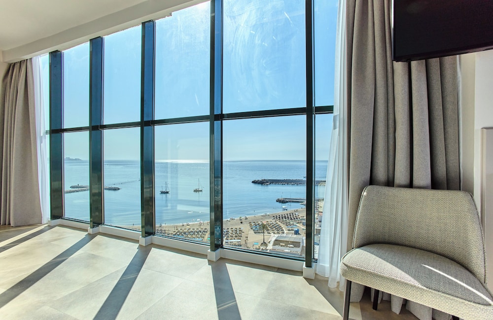 Leonardo Hotel Fuengirola Costa del Sol — Hotel rooms in Fuengirola, Andalusia