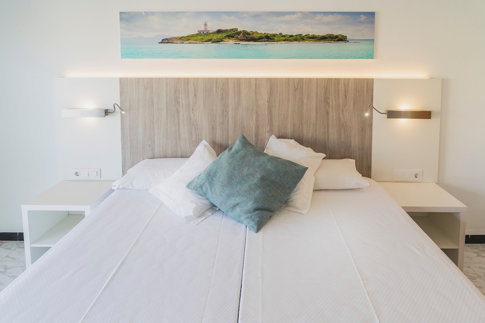 Hotel Amic Gala — Hotel rooms in Playa de Palma, Balearic Islands
