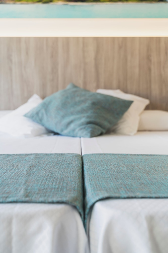 Hotel Amic Gala — Hotel rooms in Playa de Palma, Balearic Islands
