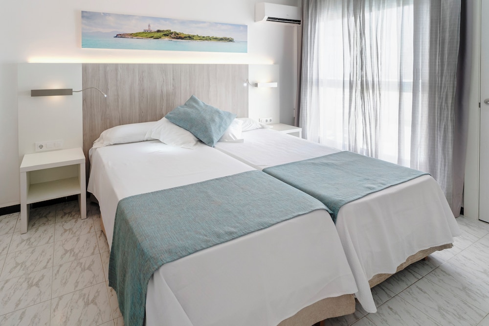 Hotel Amic Gala — Hotel rooms in Playa de Palma, Balearic Islands