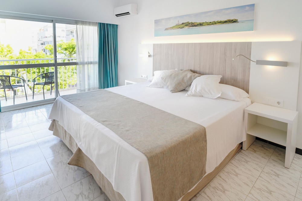Hotel Amic Gala — Hotel rooms in Playa de Palma, Balearic Islands
