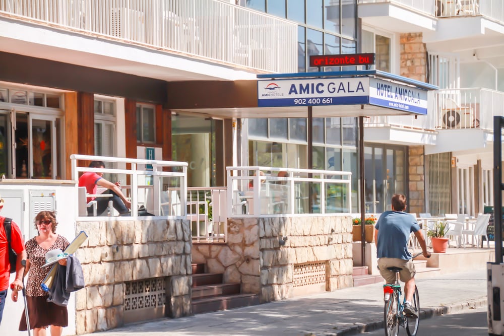 Hotel Amic Gala — Hotel building in Playa de Palma, Balearic Islands