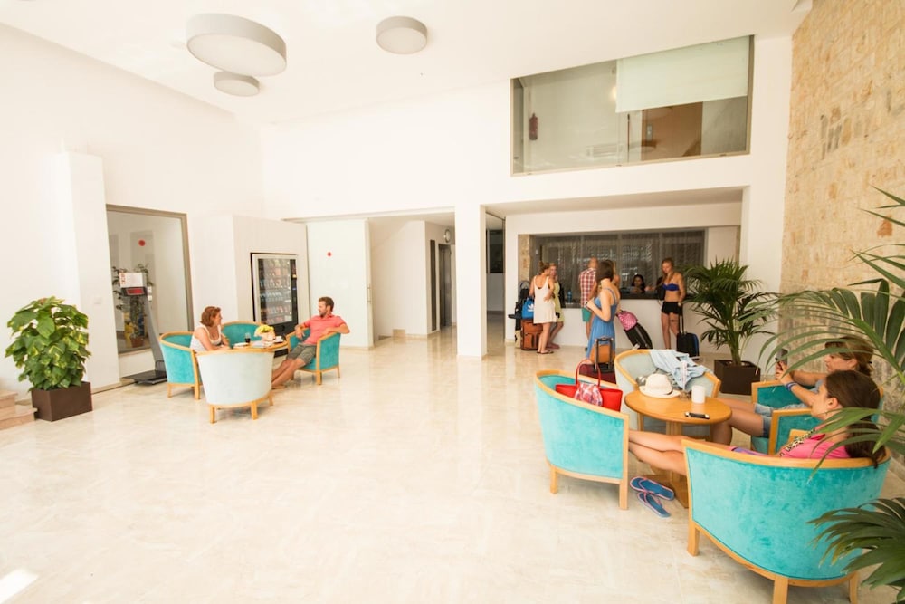 Hotel Amic Gala — Hotel building in Playa de Palma, Balearic Islands