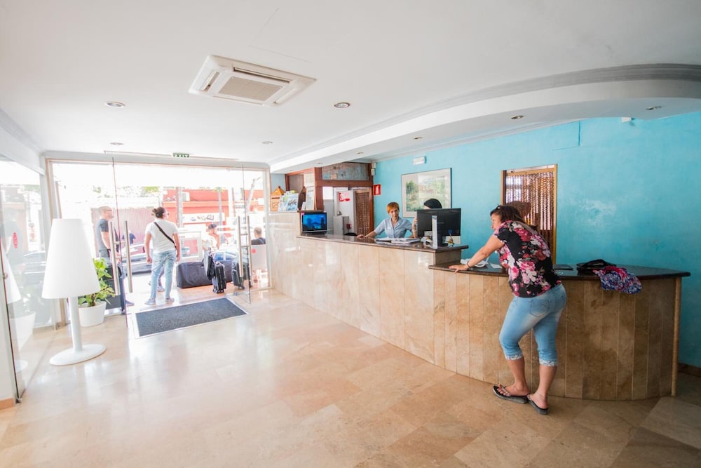 Hotel Amic Gala — Hotel building in Playa de Palma, Balearic Islands