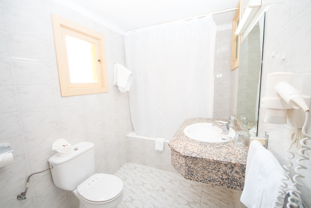 Hotel Amic Gala — Hotel rooms in Playa de Palma, Balearic Islands