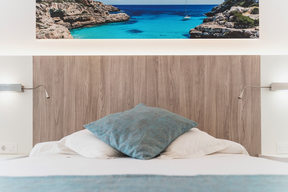 Hotel Amic Gala — Hotel rooms in Playa de Palma, Balearic Islands