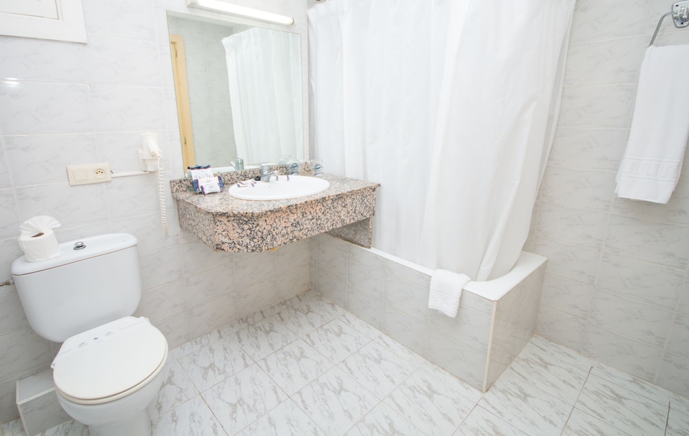 Hotel Amic Gala — Hotel rooms in Playa de Palma, Balearic Islands