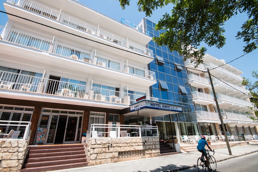 Hotel Amic Gala — Hotel building in Playa de Palma, Balearic Islands