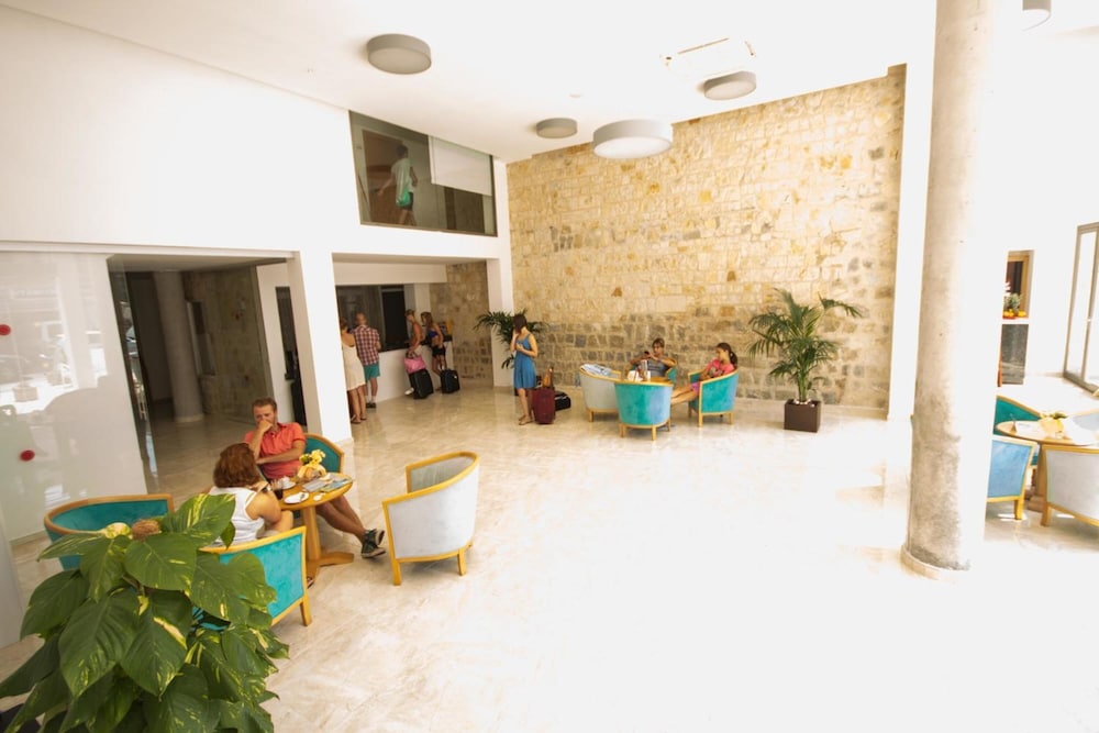 Hotel Amic Gala — Hotel building in Playa de Palma, Balearic Islands